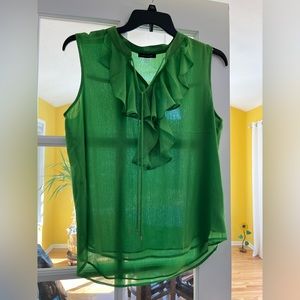 Green Large Tommy Hilfiger blouse. Perfect for spring with or without a cardigan